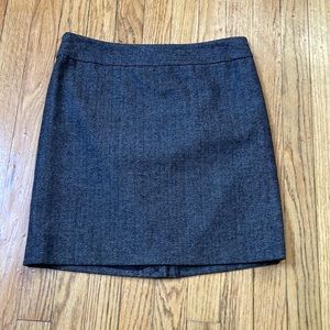 Skirt, very good condition, color black & gray, size 4